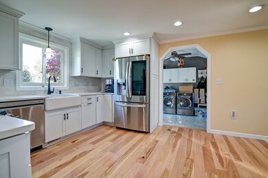 35 Blackberry Fields Rd, Dracut, MA 01826 - photo 4