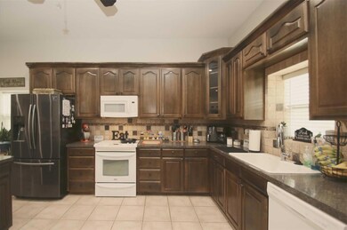 5710 Thousand Oaks Dr, Joshua, TX 76058 - photo 5