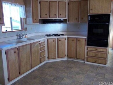 SPACIOUS KITCHEN