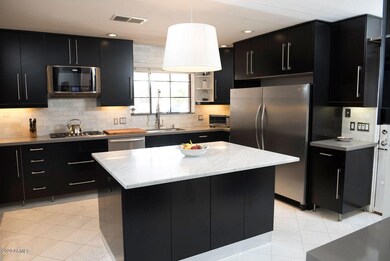 Gourmet kitchen
