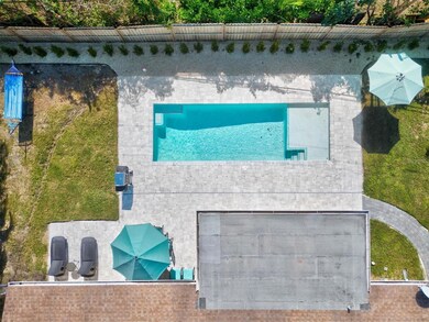 2572 Jefferson Cir, Sarasota, FL 34239 - photo 4