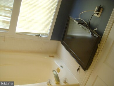 9113 Silver Pointe Way, Fairfax Station, VA 22039 - photo 3