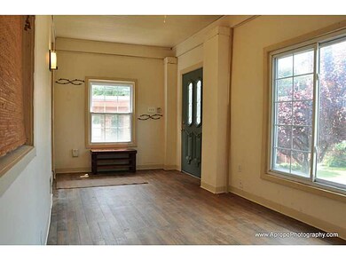 Entry/Foyer.