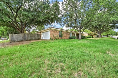 852 San Marcos Ln, Bedford, TX 76021 - photo 2