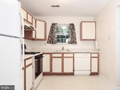 563 Astor Square unit 3, West Chester, PA 19380 - photo 2