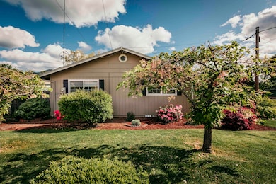 457 NE 12th St, Grants Pass, OR 97526 - photo 4