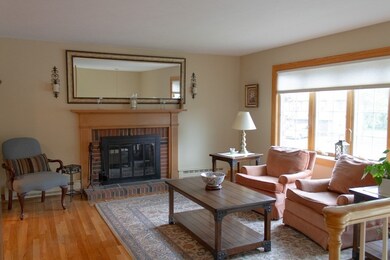 73 Mill River Dr, Weymouth, MA 02188 - photo 3