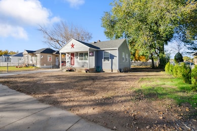 Bungalow with a shingled roof