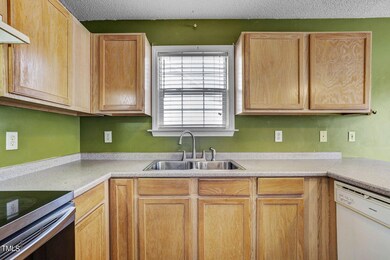 14-web-or-mls-1212 Woodbriar St -19