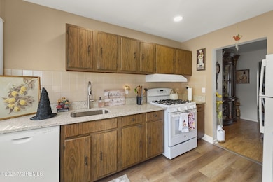 942 Jamestown Rd, East Windsor, NJ 08520 - photo 6