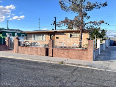 5220 Forrest Hills Ln, Las Vegas, NV 89108 - photo 3