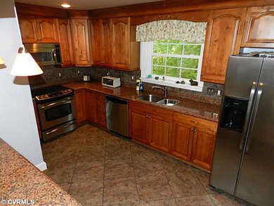 Kitchen - Renovated Kitchen! SS appliances, granit