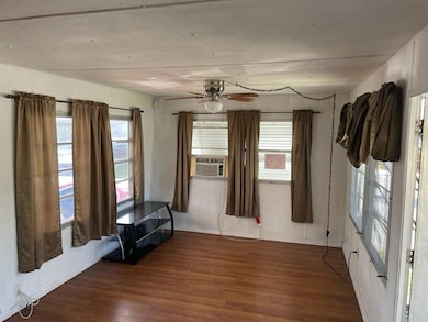 249 Jasper St unit 48, Largo, FL 33770 - photo 4