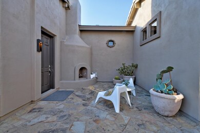 3 - Courtyard - Fireplace