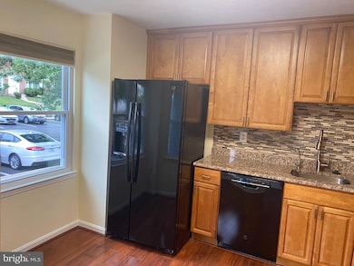 3107 Brinkley Station Dr, Temple Hills, MD 20748 - photo 2