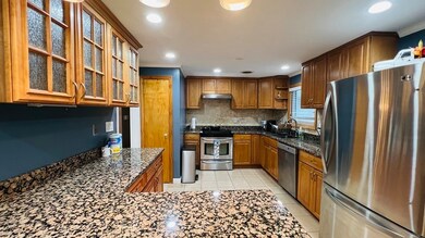 32 Bobolink Rd, Wellesley Hills, MA 02481 - photo 2