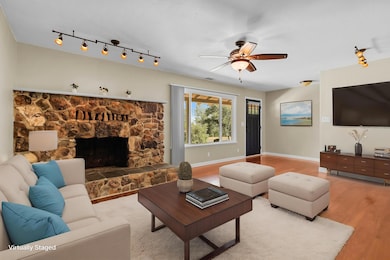 21-web-or-mls-_K3A1150 - Living Room - S