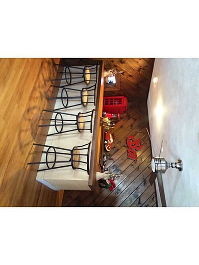Living Room. Wet Bar