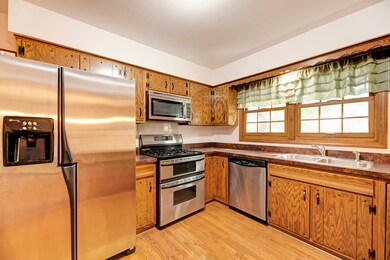 1732 Fender Rd, Naperville, IL 60565 - photo 6