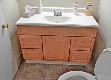 05 Downstairs bathroom