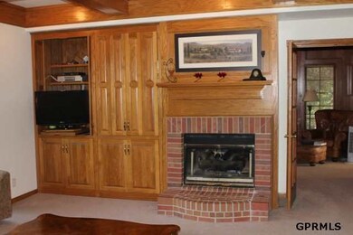 TV area/ wet bar/ FP
