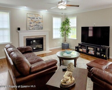 1145 Woodberry Dr, Mountain Top, PA 18707 - photo 4