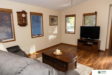 1721 N Platte Ave, York, NE 68467 - photo 4