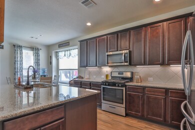 306 Burgundy Dr, Alvin, TX 77511 - photo 7