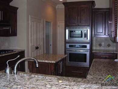 1677 1677 Skidmore, Tyler, TX 75703 - photo 2