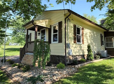 1004 E 5th - fresh paint, professional landscaping