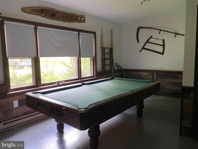 431 Preston Unger Ln, Berkeley Springs, WV 25411 - photo 4