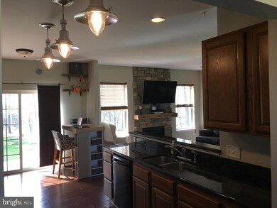 817 Dickeys Dr, Chambersburg, PA 17202 - photo 5