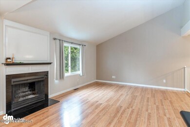 05-Living Room_ELI03145-Edit