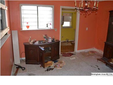 DINING OPEN TO DEN