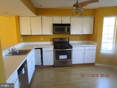 608 E Lake Front Cir, Galloway, NJ 08205 - photo 2