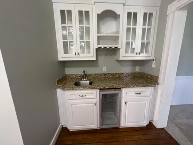 KITCHEN WET BAR AND WINE COOLER
