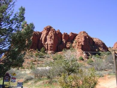 RED ROCK LOOP ROAD 003