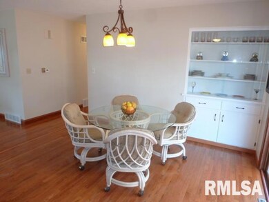 1806 W 38th Place, Davenport, IA 52806 - photo 6