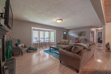 007_2641 E Crestview