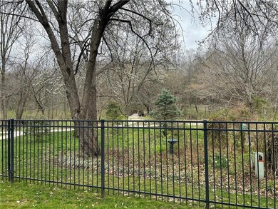 8523 Hallet St, Lenexa, KS 66215 - photo 4