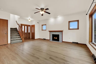 407 Century Oak Dr, Waukesha, WI 53188 - photo 2