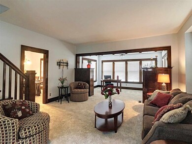 1911 Farnam St, Davenport, IA 52803 - photo 2