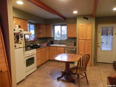 184 Cedar Ln, Gates, OR 97346 - photo 4