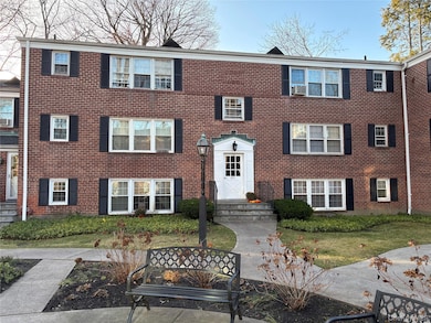 291 Manville Rd unit 2D, Pleasantville, NY 10570 - photo 2