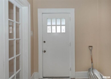 2004 Iowa St, Davenport, IA 52803 - photo 2