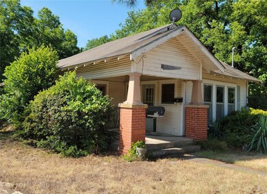 219 Monroe St, Cleburne, TX 76033 - photo 3