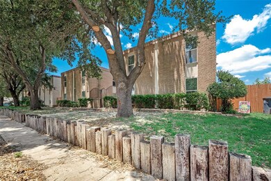 3824 Cibolo Dr unit 122B, Fort Worth, TX 76133 - photo 2