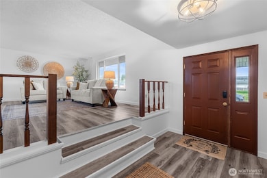 807 Wayne Dr, Centralia, WA 98531 - photo 3