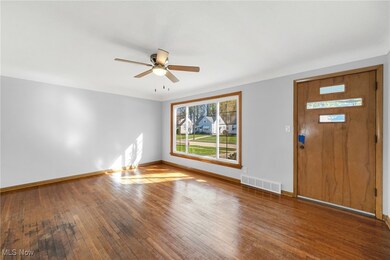 2206 Larchmont Dr, Wickliffe, OH 44092 - photo 4