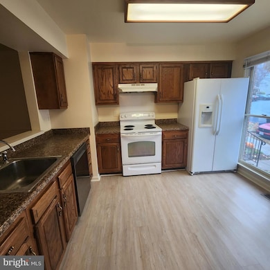 6054 Rockton Ct, Centreville, VA 20121 - photo 4